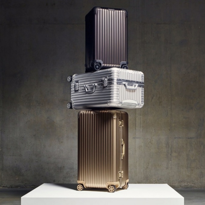 rimowa original 33 inch trunk plus